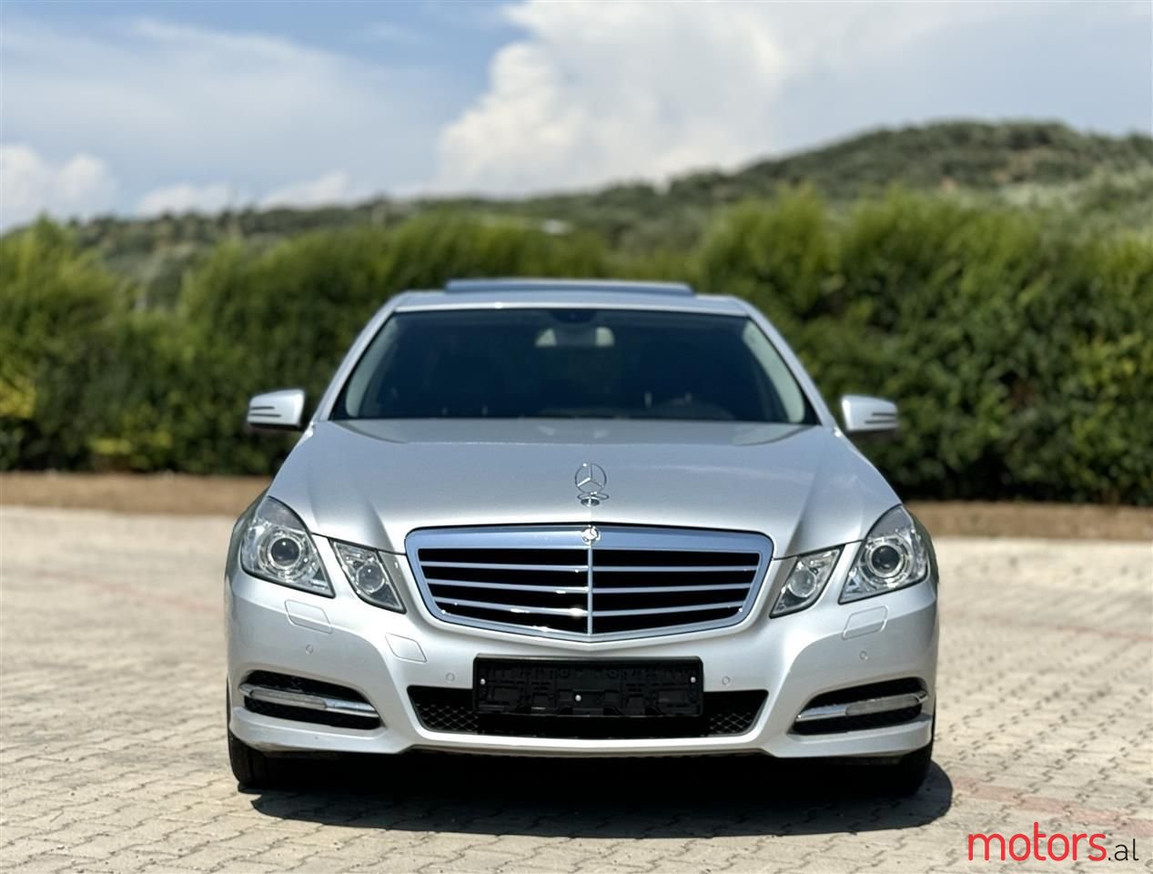 2011' Mercedes-Benz E 220 photo #1