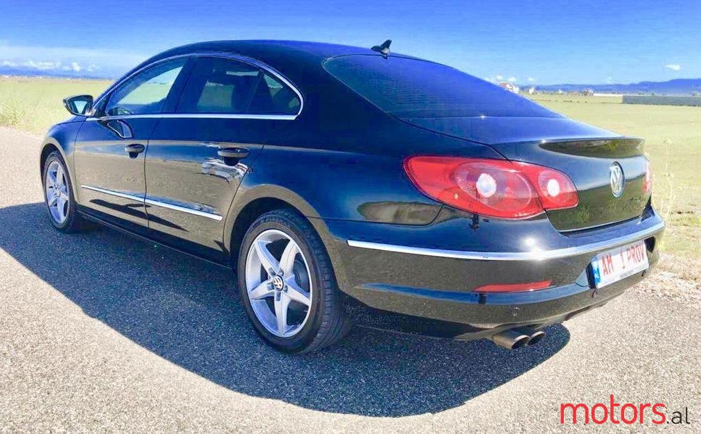 2009' Volkswagen Passat photo #2