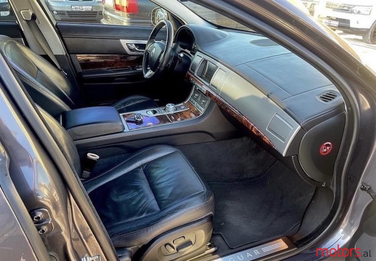 2010' Jaguar XF photo #3