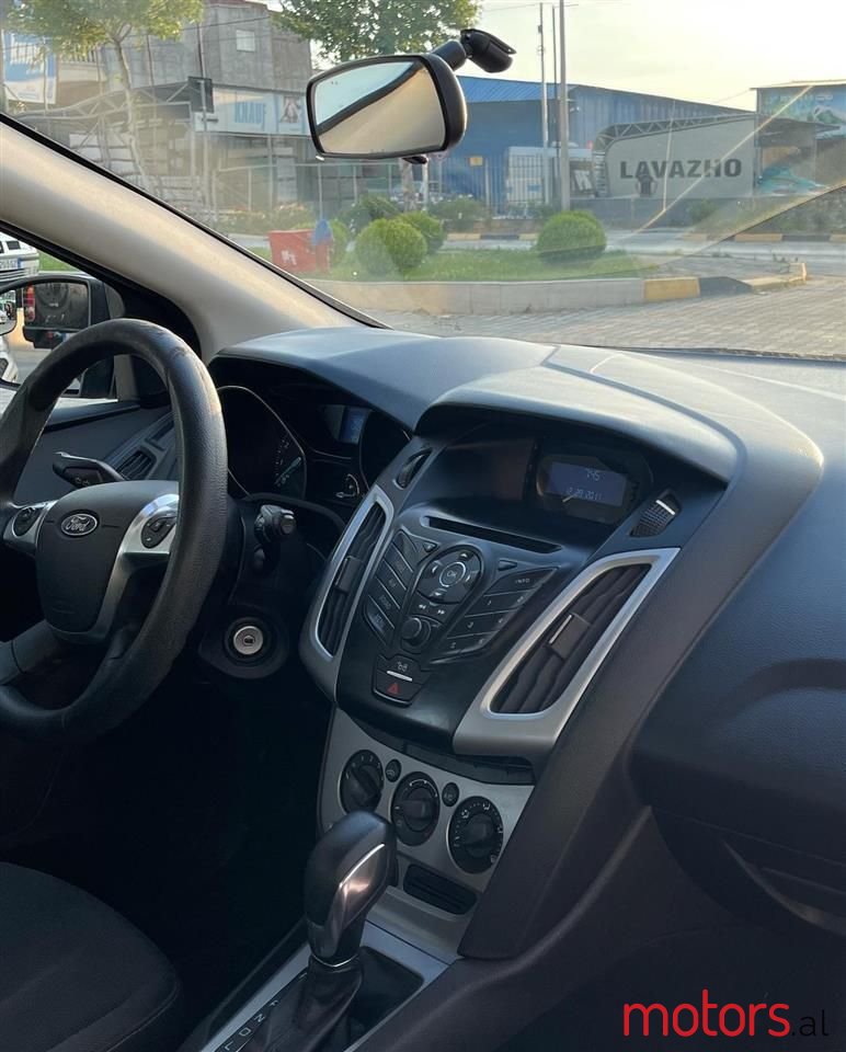 2012' Ford Focus photo #5