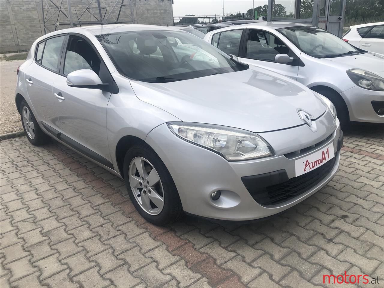 2010' Renault Megane photo #1