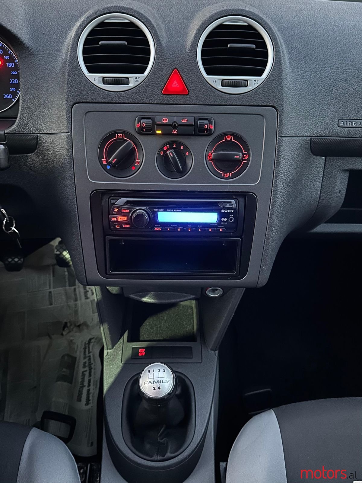 2007' Volkswagen Caddy photo #4