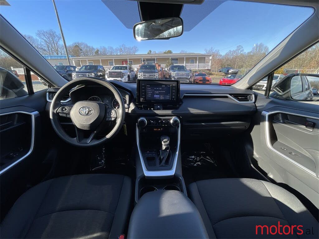 2019' Toyota RAV4 LE FWD photo #4