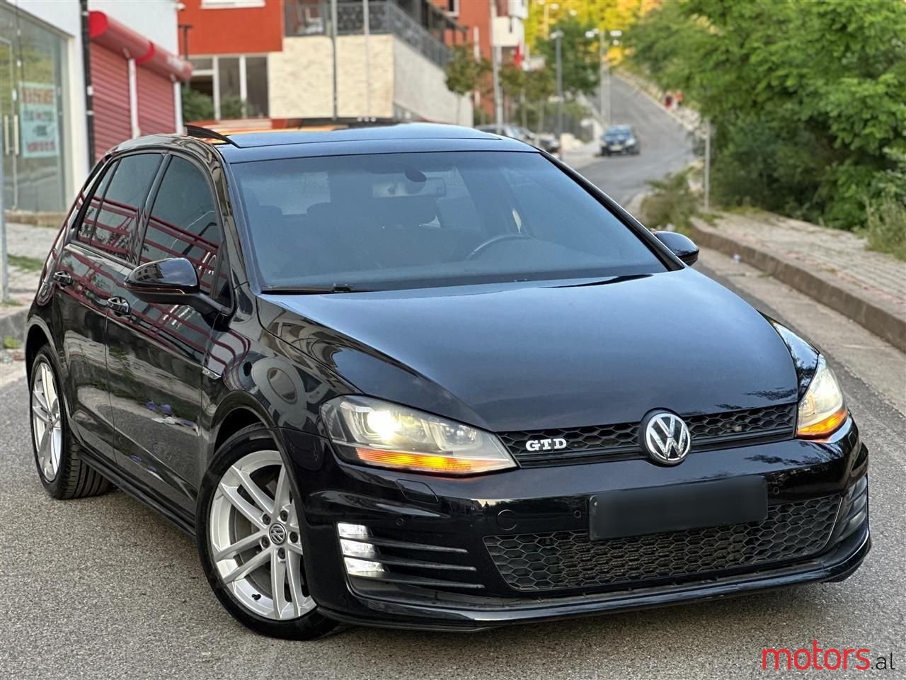 2016' Volkswagen Golf photo #1