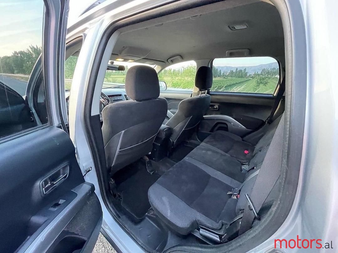 2007' Mitsubishi Outlander photo #6