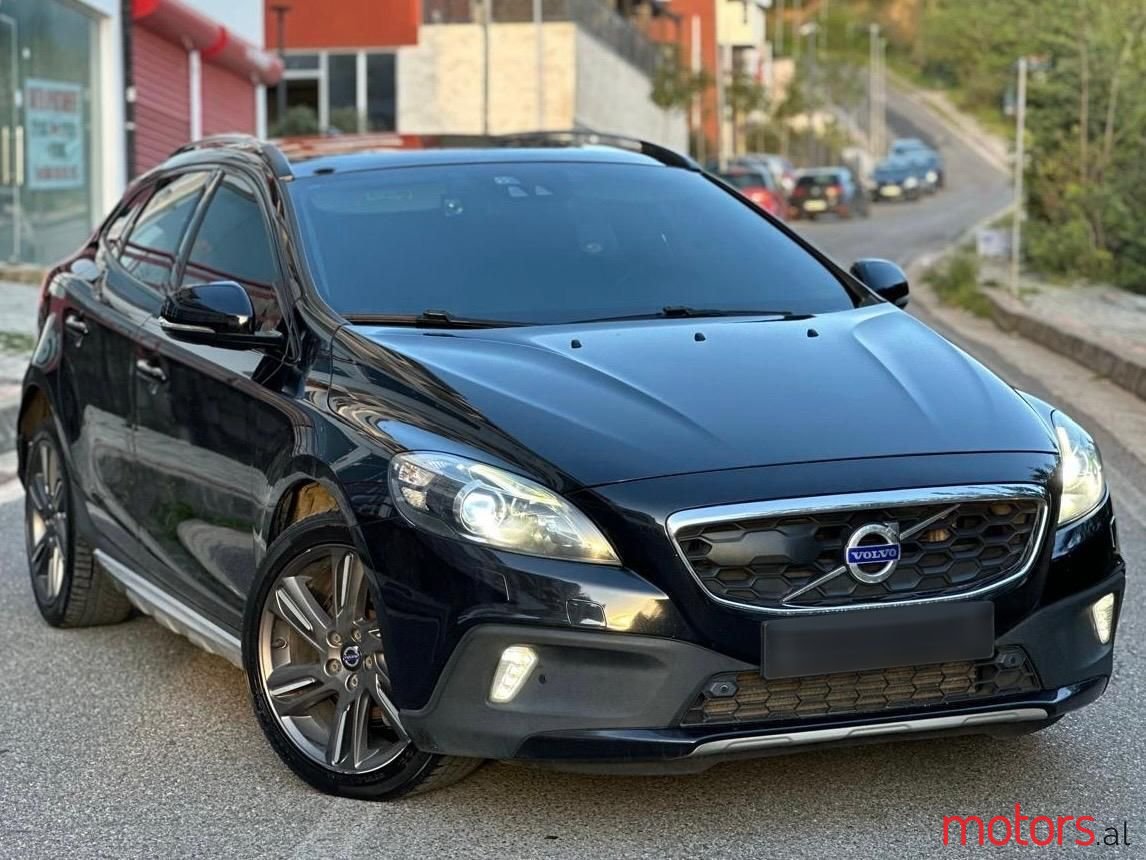 2015' Volvo V40 Cc photo #1