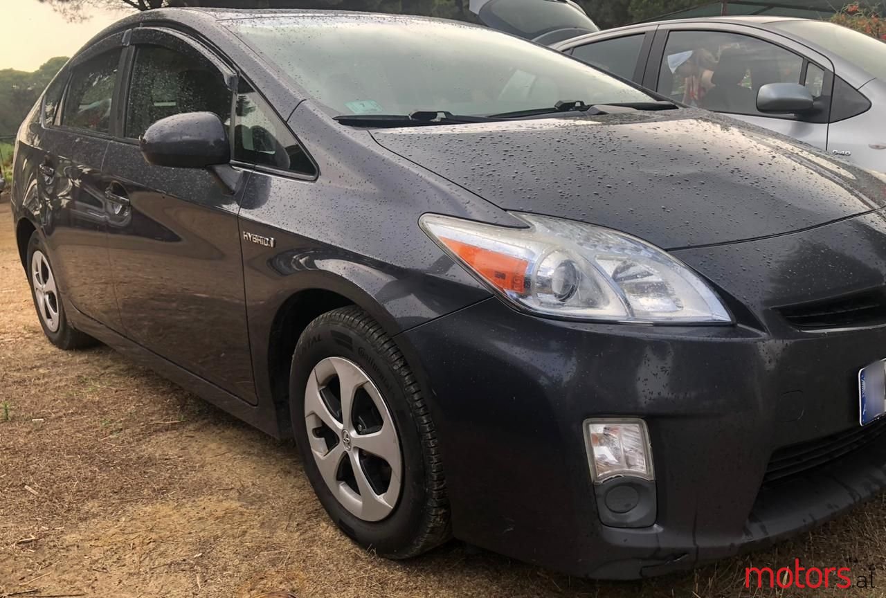 2011' Toyota Prius photo #3