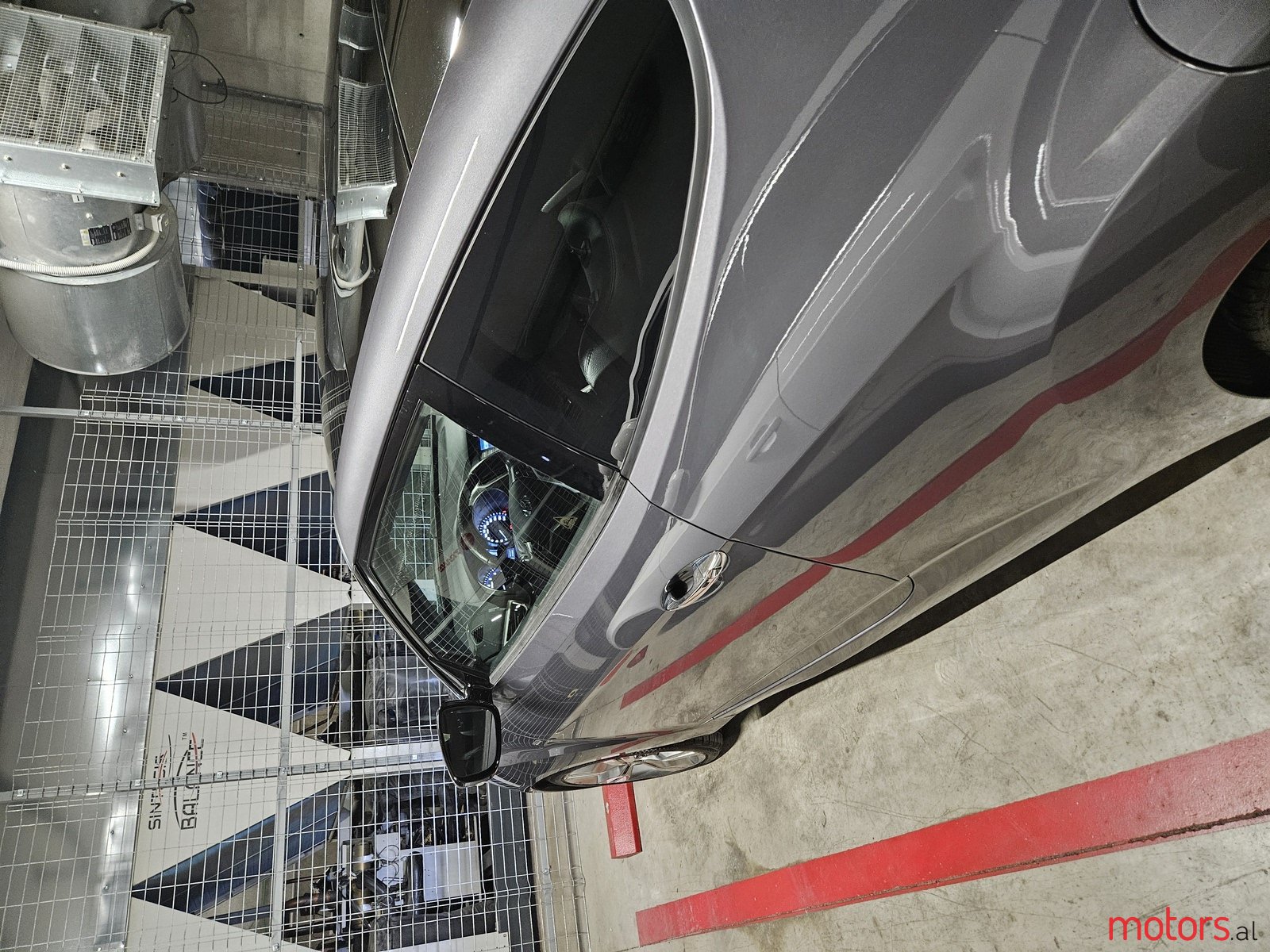 2012' Hyundai Veloster photo #2