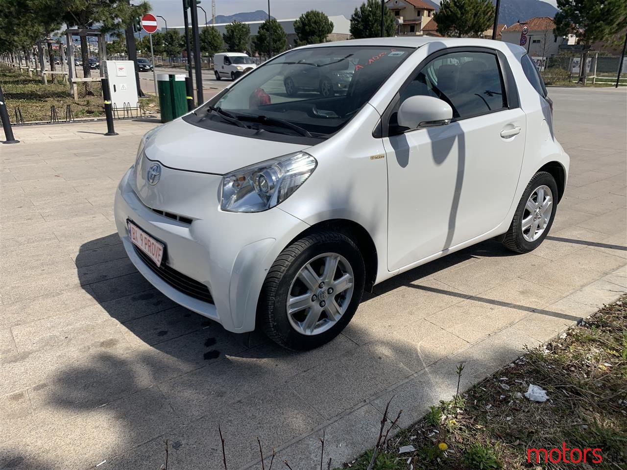 2009' Toyota iQ photo #3
