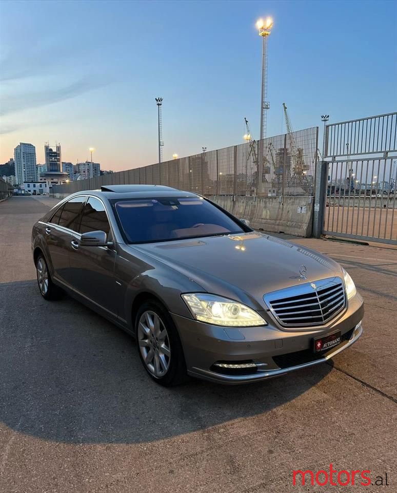 2011' Mercedes-Benz S 500 photo #1