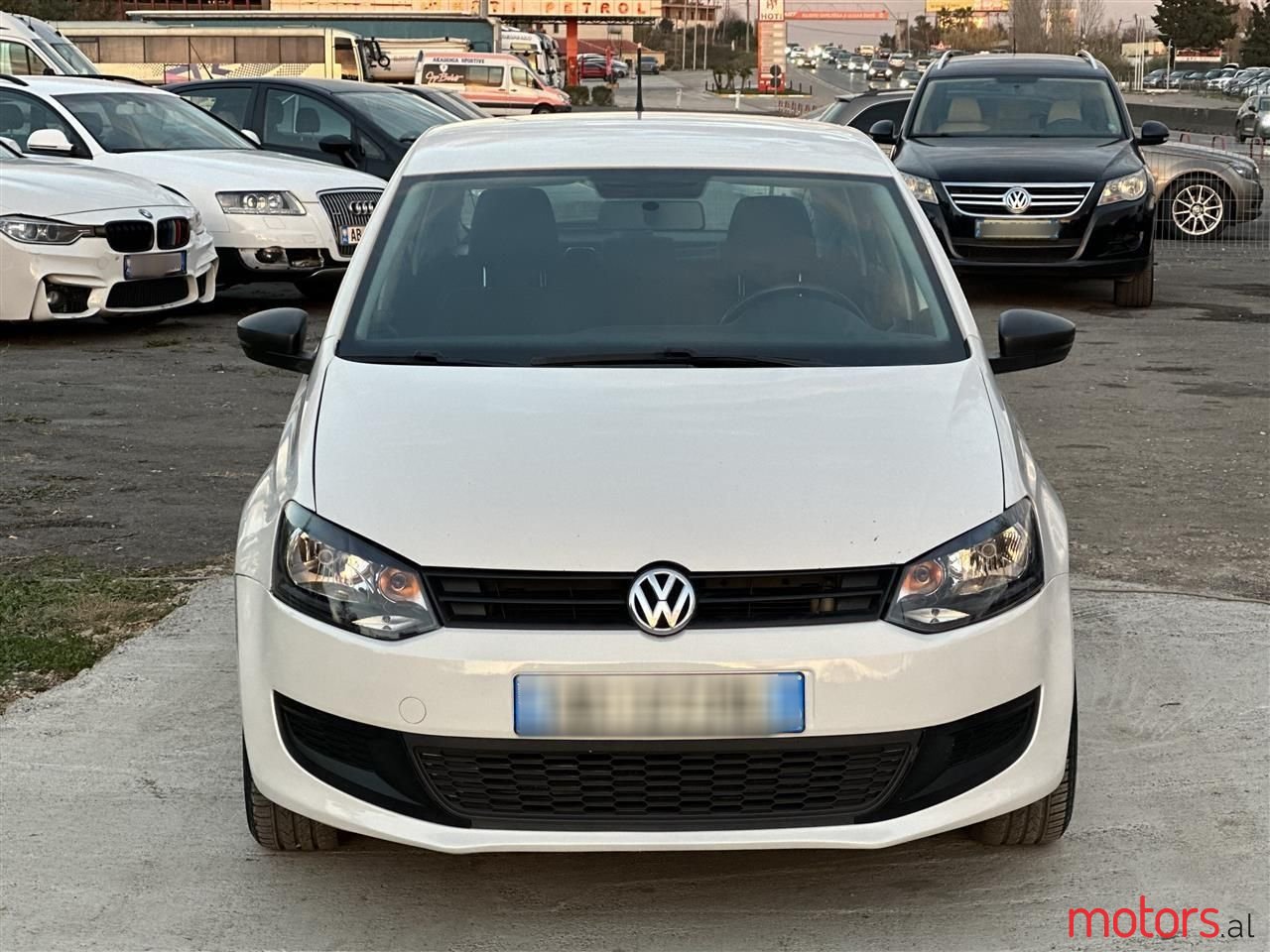 2011' Volkswagen Polo photo #2