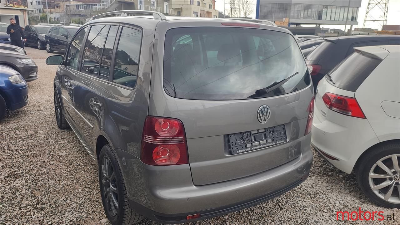 2007' Volkswagen Touran photo #2
