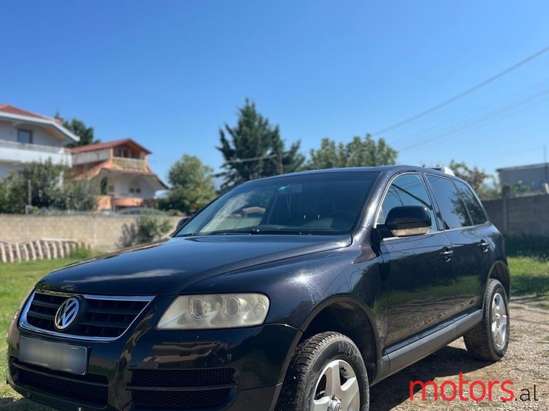 2005' Volkswagen Touareg photo #1