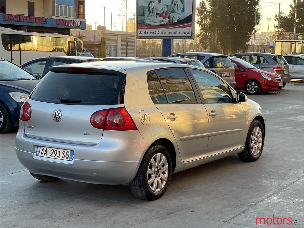 2005' Volkswagen Golf photo #2