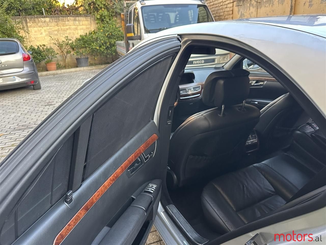 2008' Mercedes-Benz S 550 photo #3