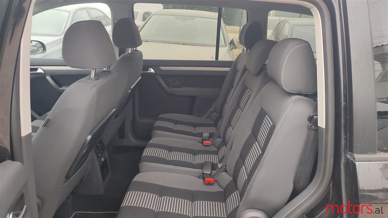 2008' Volkswagen Touran photo #4