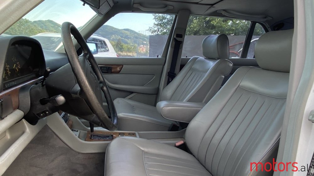 1987' Mercedes-Benz SL 560 photo #5