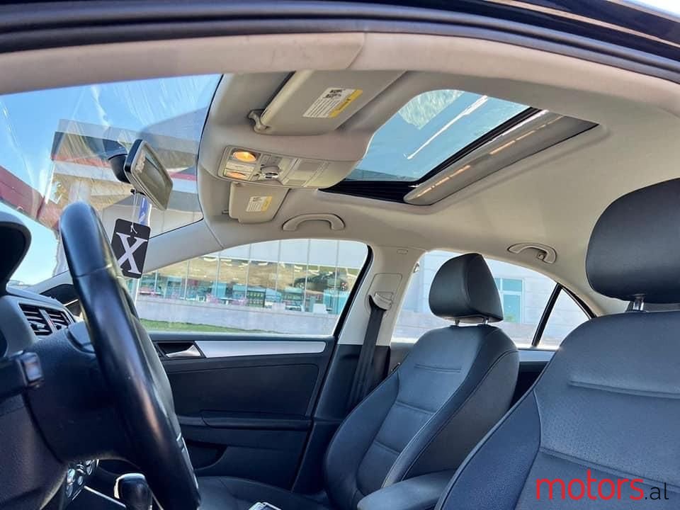 2012' Volkswagen Jetta photo #5