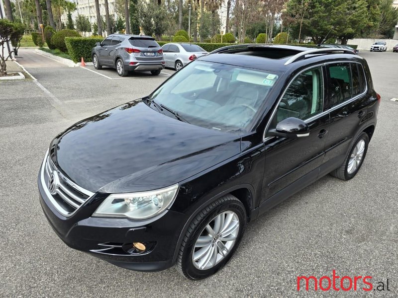 2009' Volkswagen Tiguan photo #1