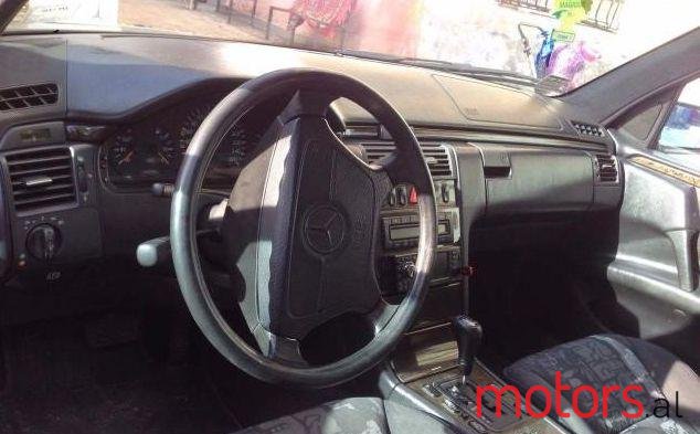 1998' Mercedes-Benz E-Class photo #1