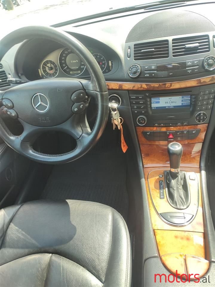2008' Mercedes-Benz E 200 photo #5