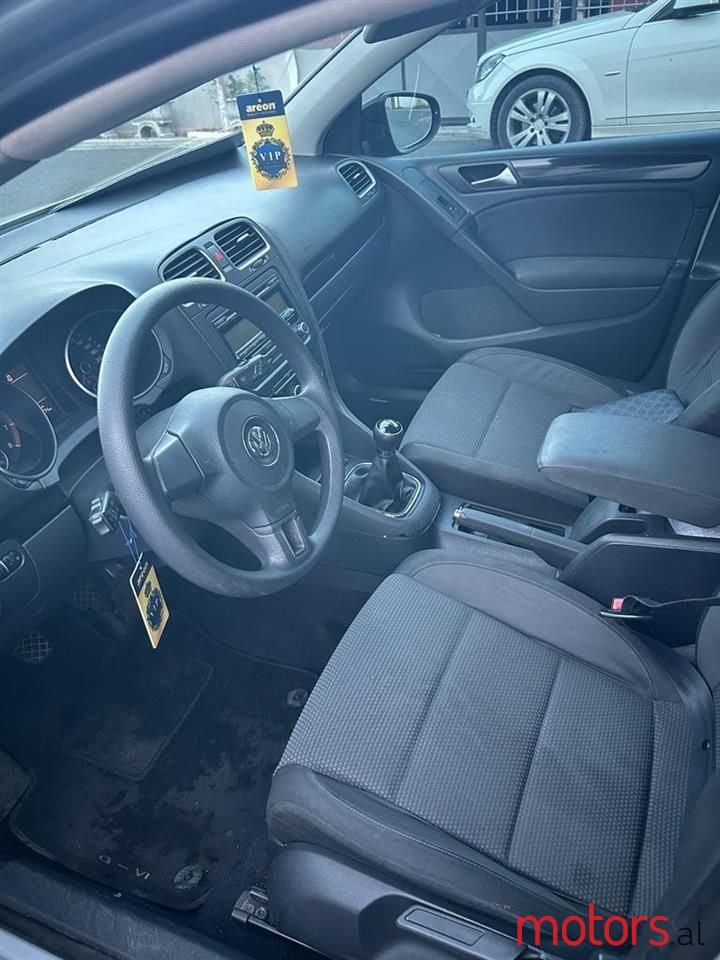 2011' Volkswagen Golf photo #3