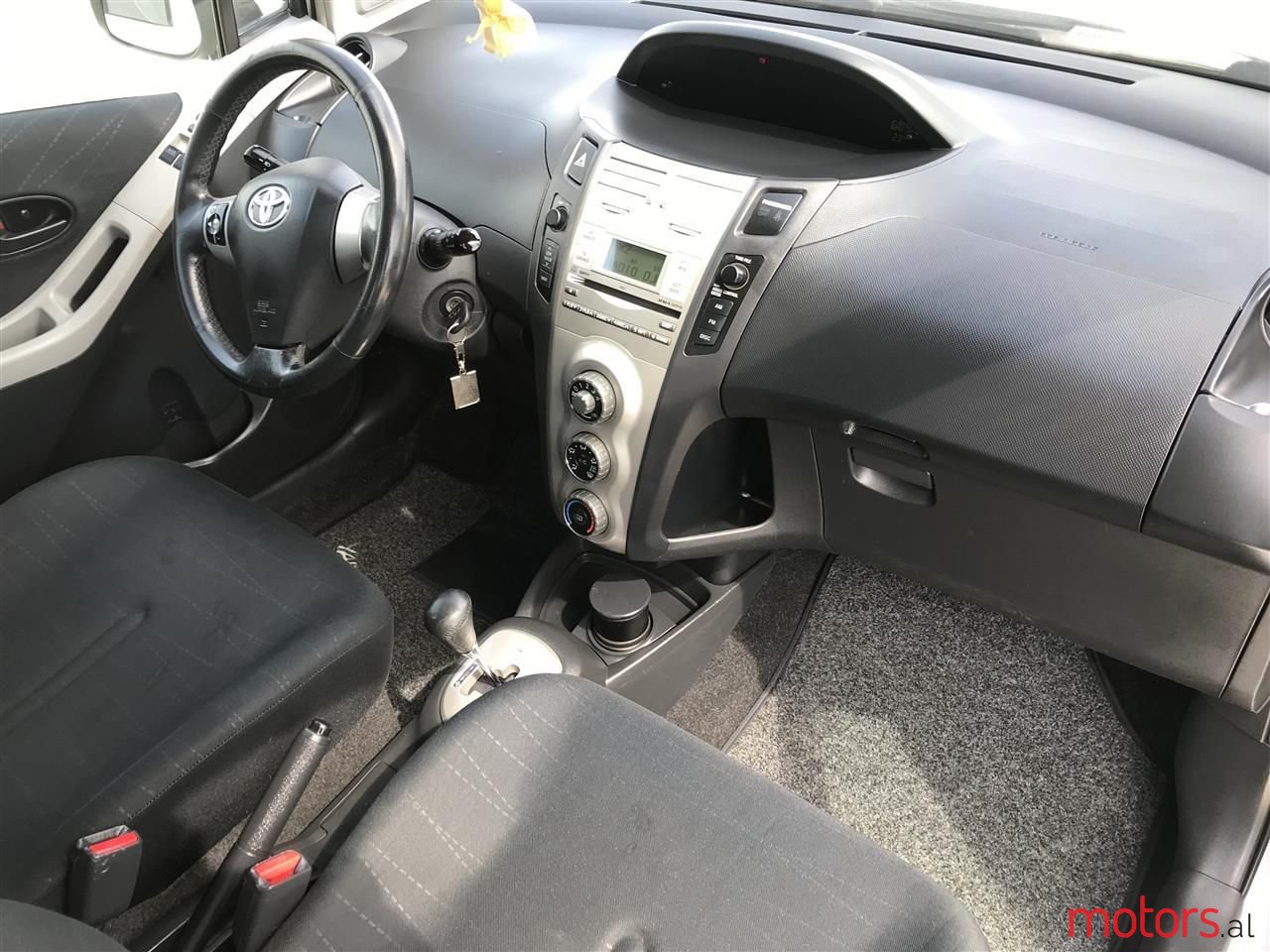 2007' Toyota Yaris photo #2