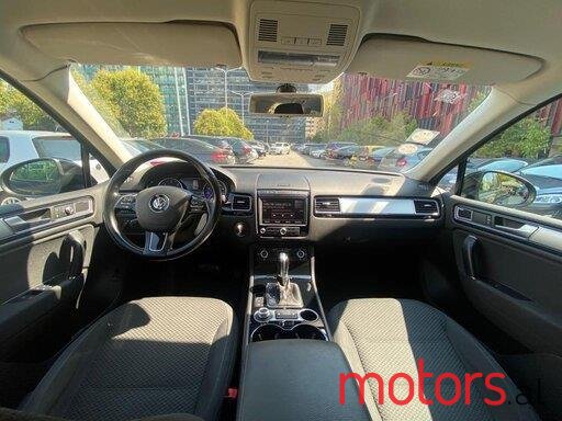 2014' Volkswagen Touareg photo #3