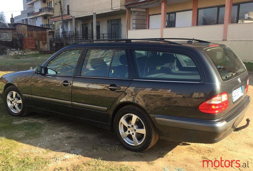 2002' Mercedes-Benz E 240 photo #2