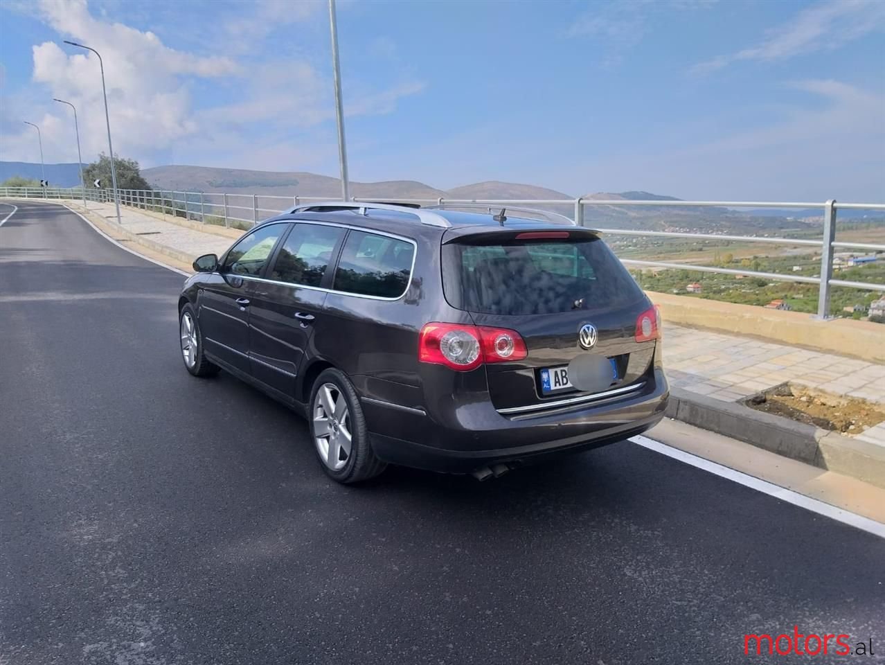 2007' Volkswagen Passat photo #3