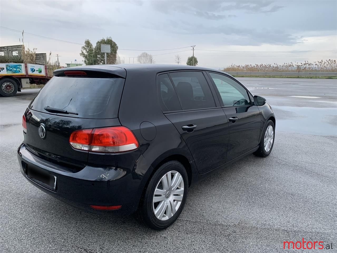 2009' Volkswagen Golf photo #6