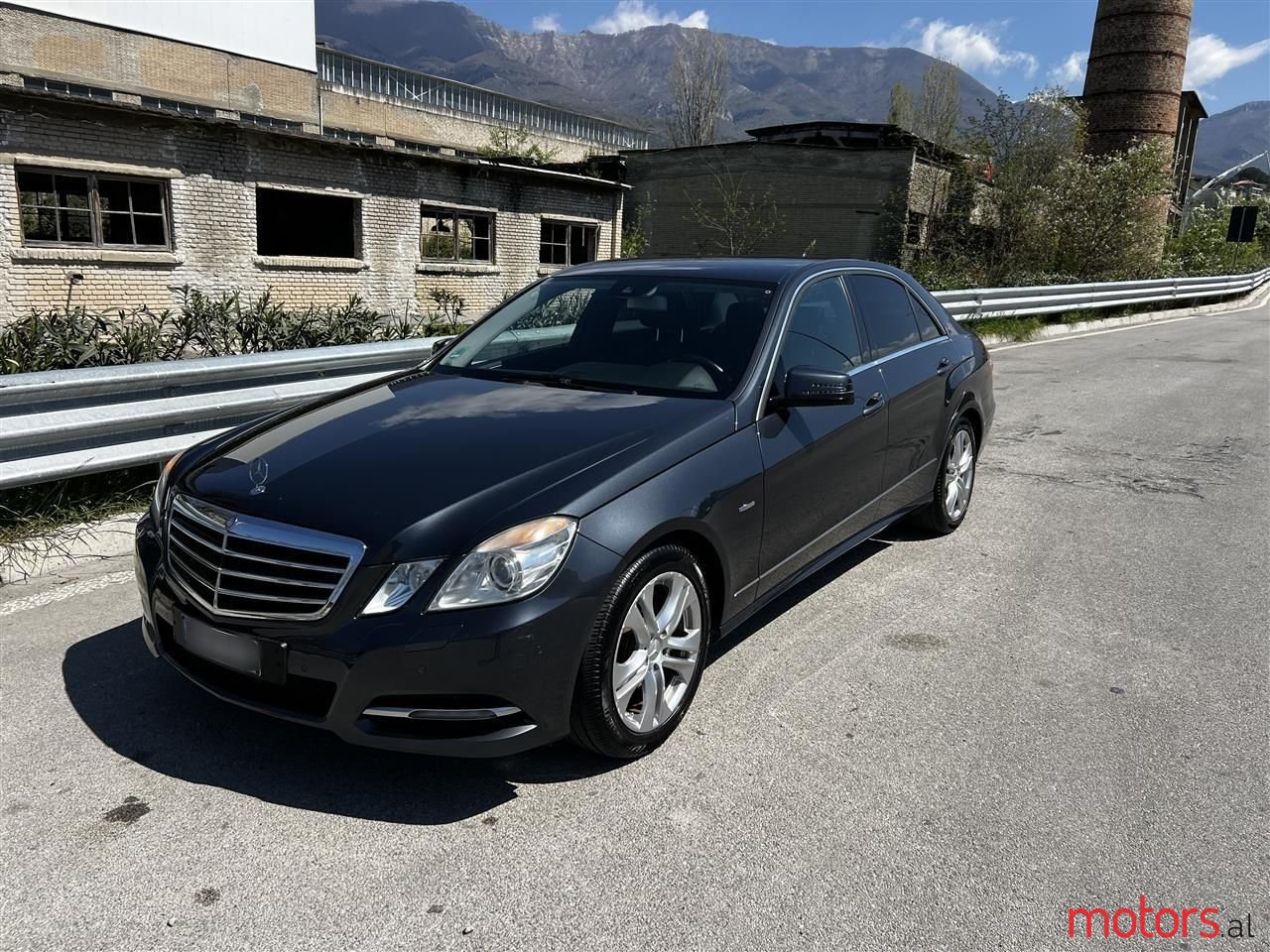 2011' Mercedes-Benz E 220 photo #1