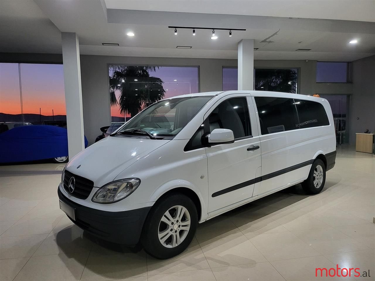 2011' Mercedes-Benz V 220 photo #1