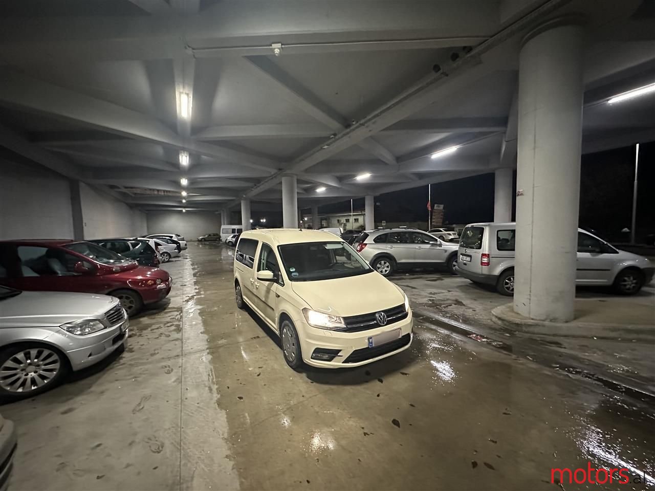 2017' Volkswagen Caddy photo #3