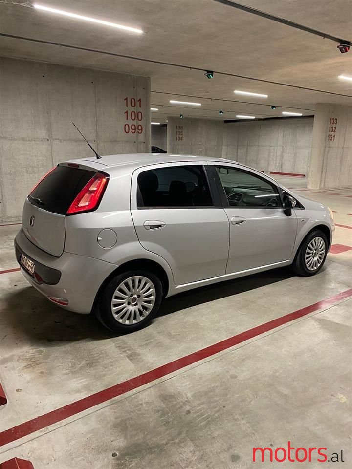 2010' Fiat Punto Evo photo #4