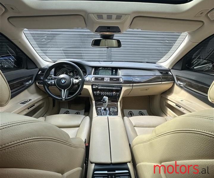 2013' BMW 740 photo #3