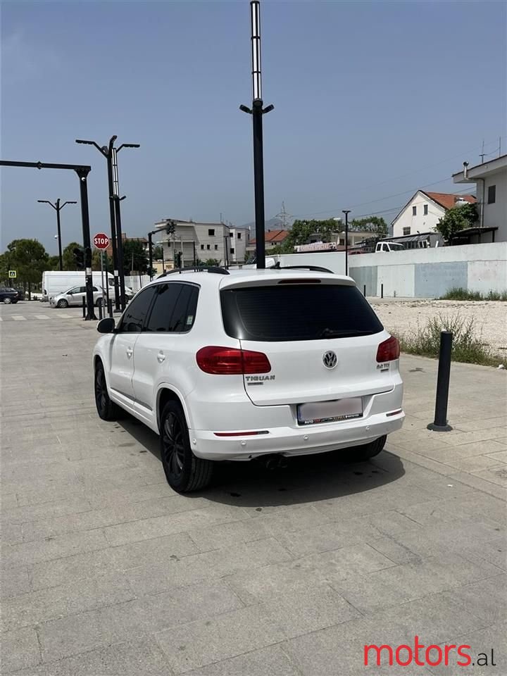 2012' Volkswagen Tiguan photo #2