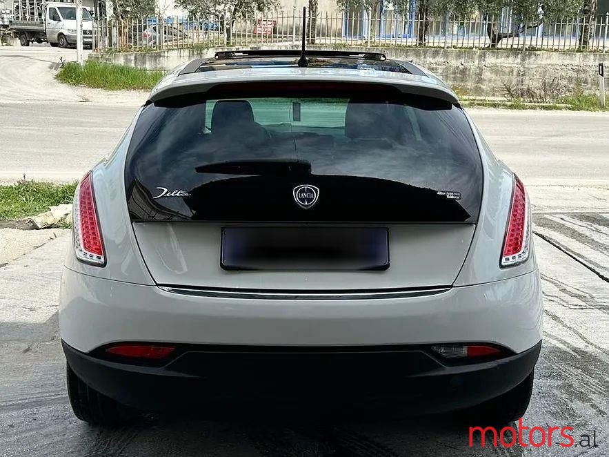 2013' Lancia Delta photo #5