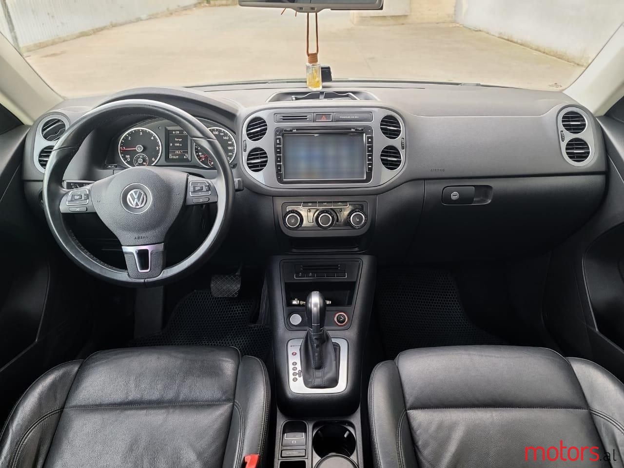 2015' Volkswagen Tiguan photo #5