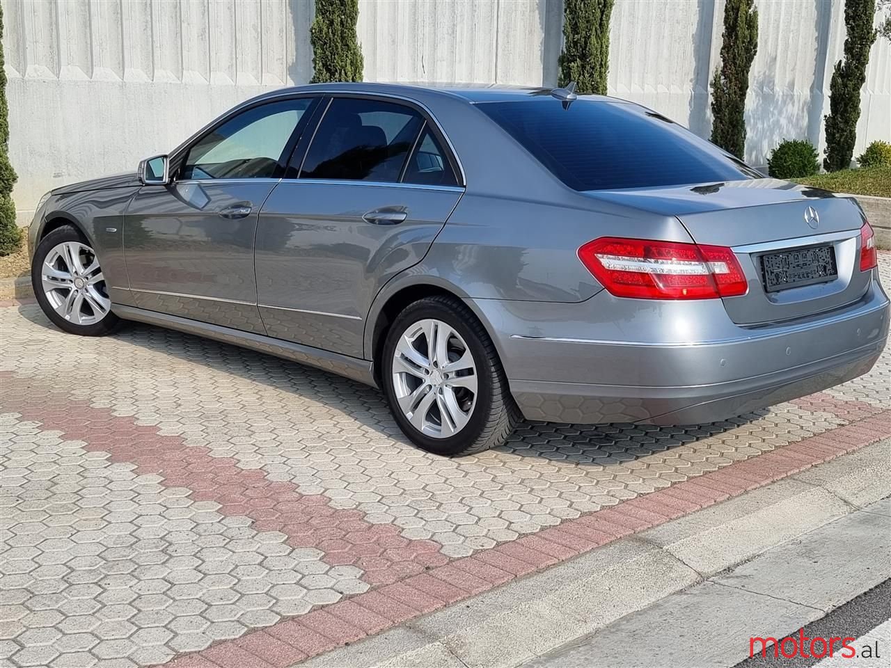 2011' Mercedes-Benz E 220 photo #4