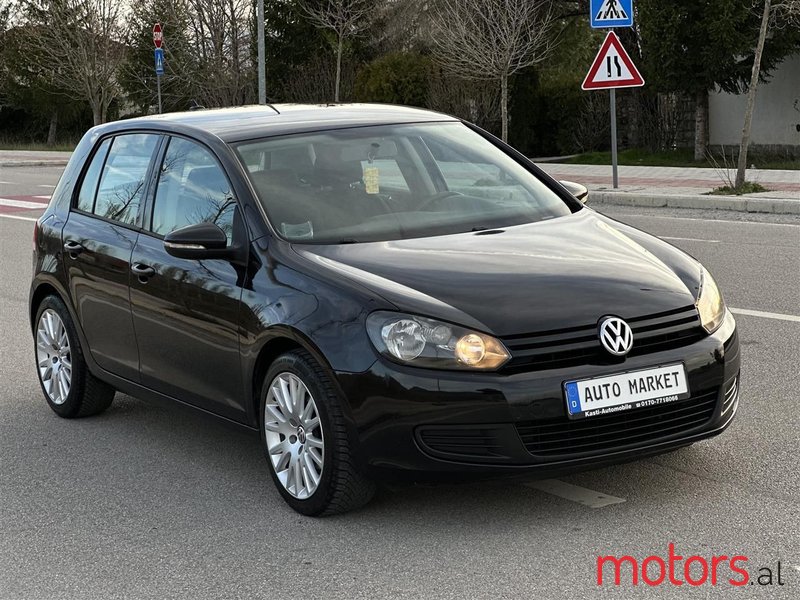 2011' Volkswagen Golf photo #1