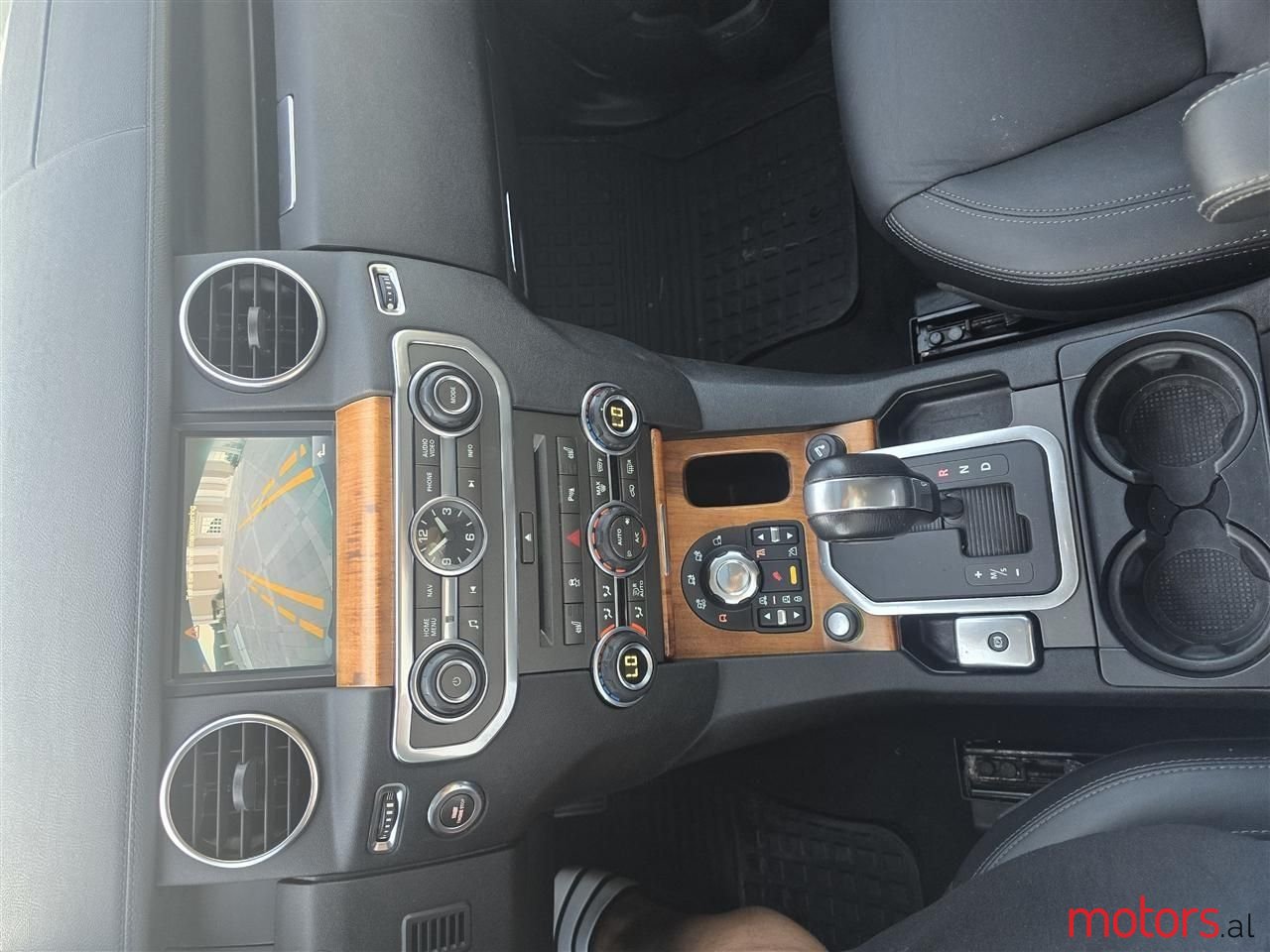 2012' Land Rover Discovery photo #2