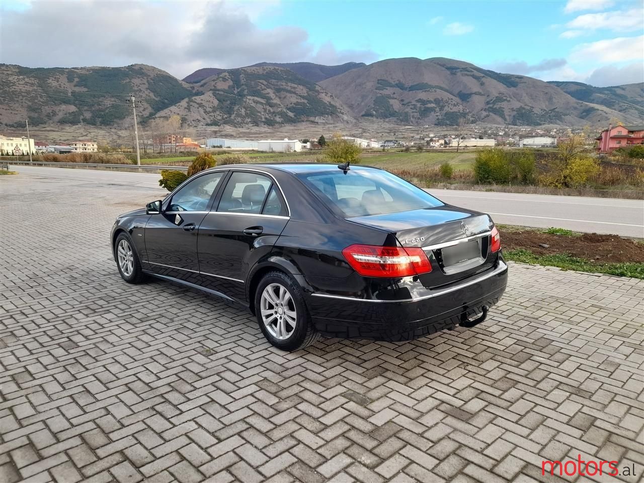 2010' Mercedes-Benz E 220 photo #5