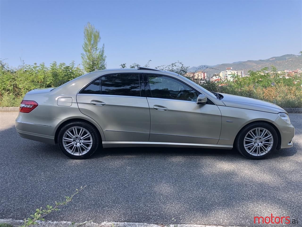 2010' Mercedes-Benz E 250 photo #3