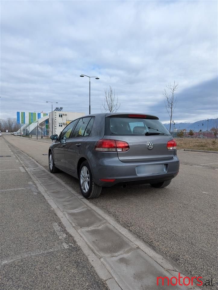 2010' Volkswagen Golf photo #5