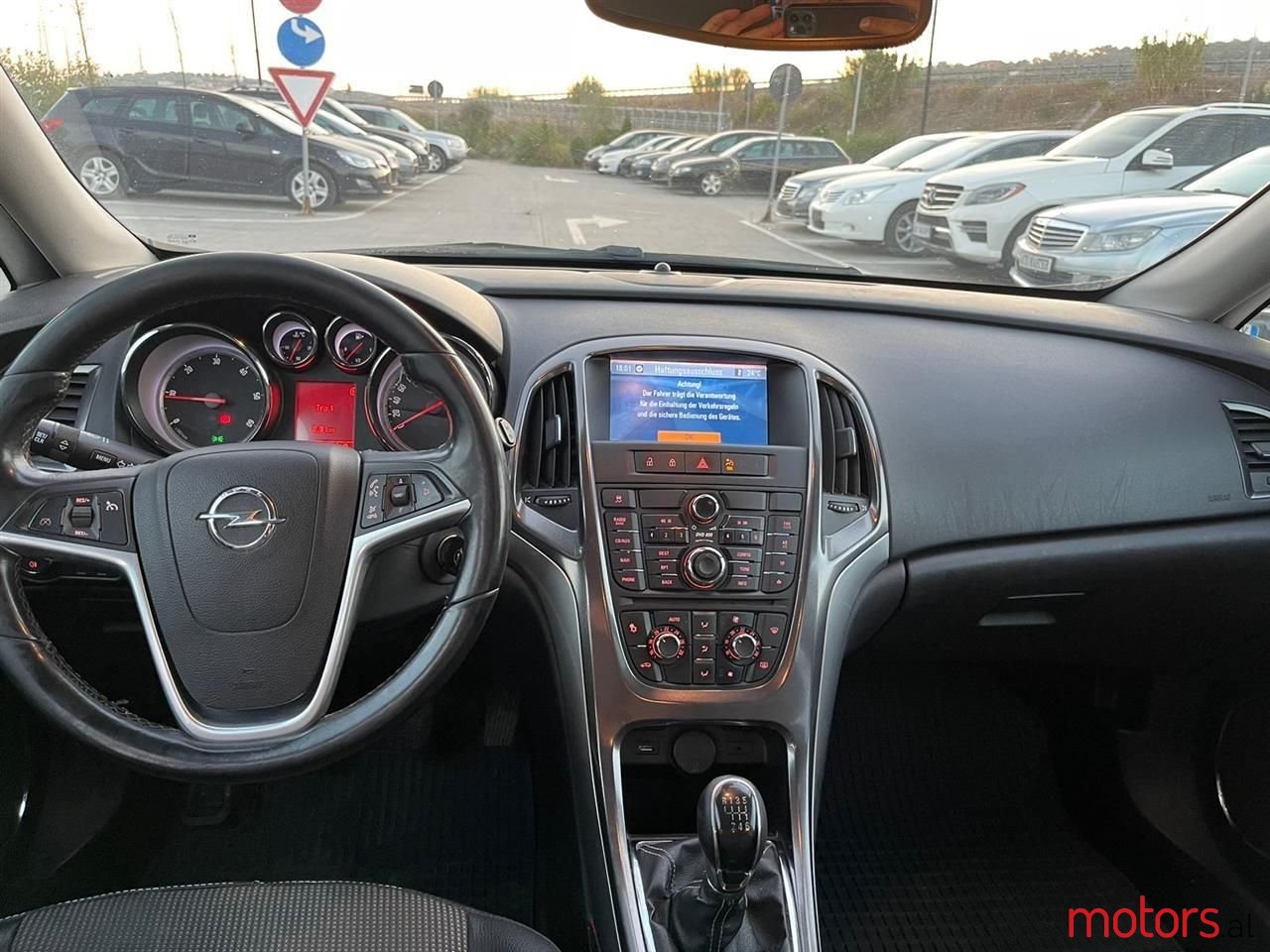 2010' Opel Astra photo #2