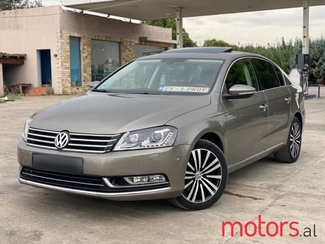 2011' Volkswagen Passat photo #1