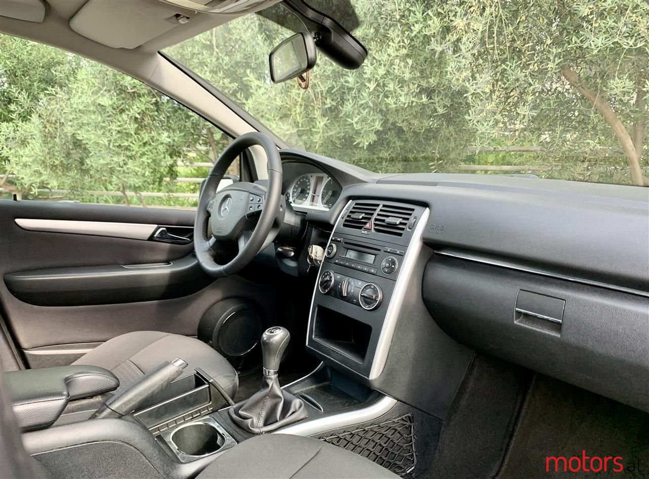 2010' Mercedes-Benz B 180 photo #5