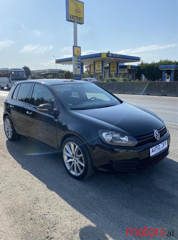 2009' Volkswagen Golf photo #1