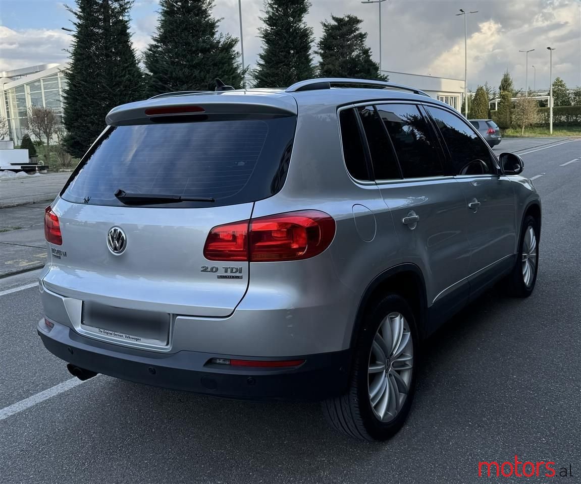 2012' Volkswagen Tiguan photo #6
